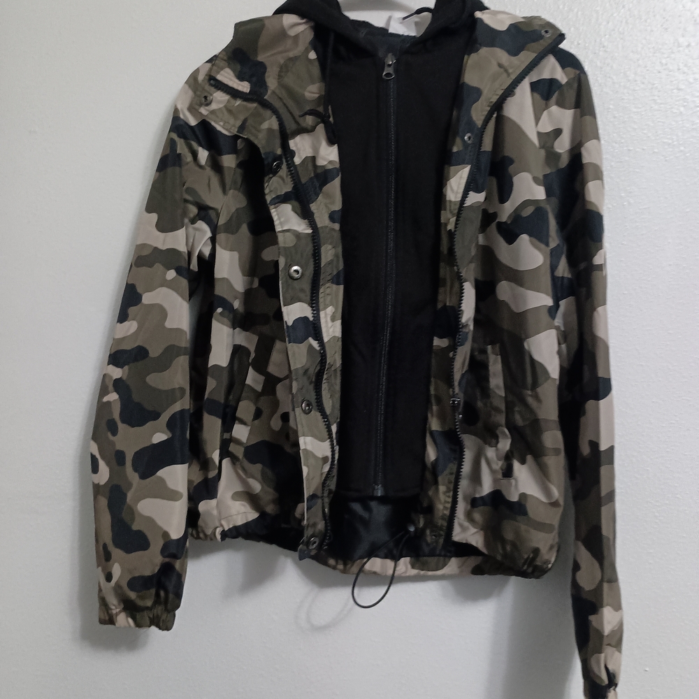 No Boundaries Women's Camo Hooded Jacket - Green, Black, Tan